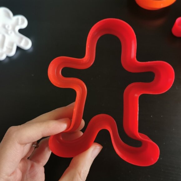 Set Of 4 Tupperware Reversible Biscuit & Cookie Cutter Mold - Picture 3 of 4